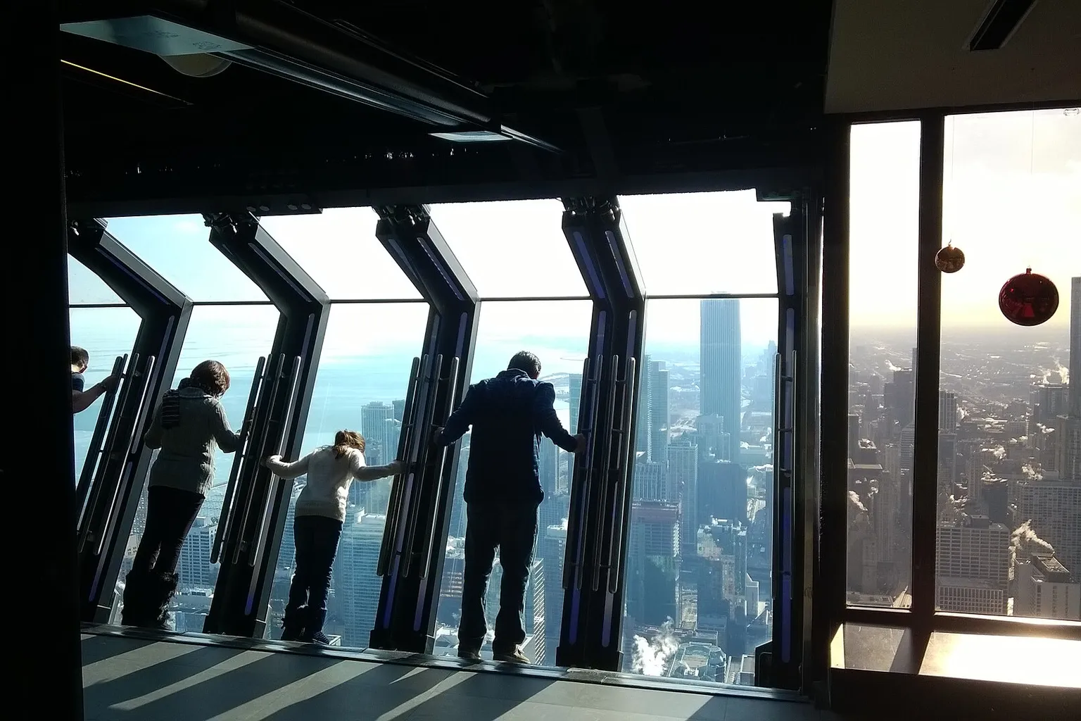 360 CHICAGO tickets: balancing urban views and energy efficiency